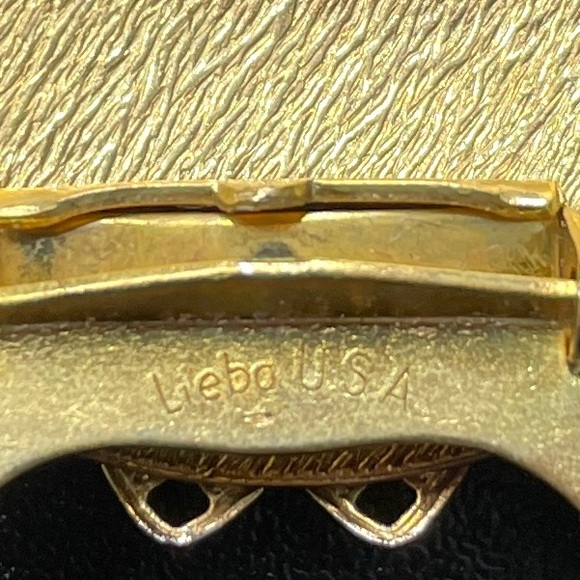 VINTAGE LIEBA USA Filigree Scarf Clip Gold Tone Textured Brooch 1960s - Picture 3 of 3